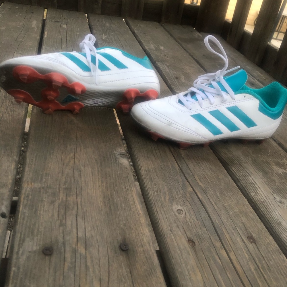 Soccer Cleats - Picture 5 of 6
